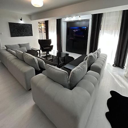 Sandev Apartments Black&White Stip Bagian luar foto
