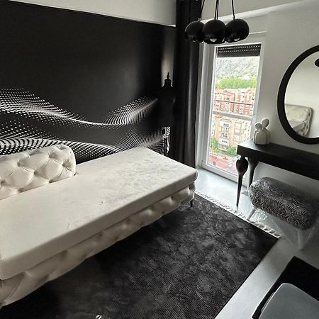 Sandev Apartments Black&White Stip Bagian luar foto