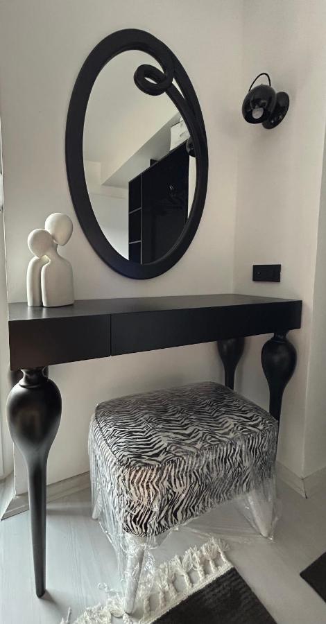 Sandev Apartments Black&White Stip Bagian luar foto