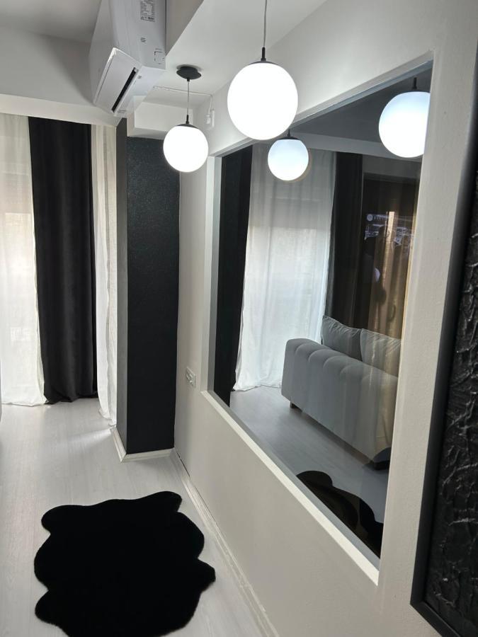 Sandev Apartments Black&White Stip Bagian luar foto