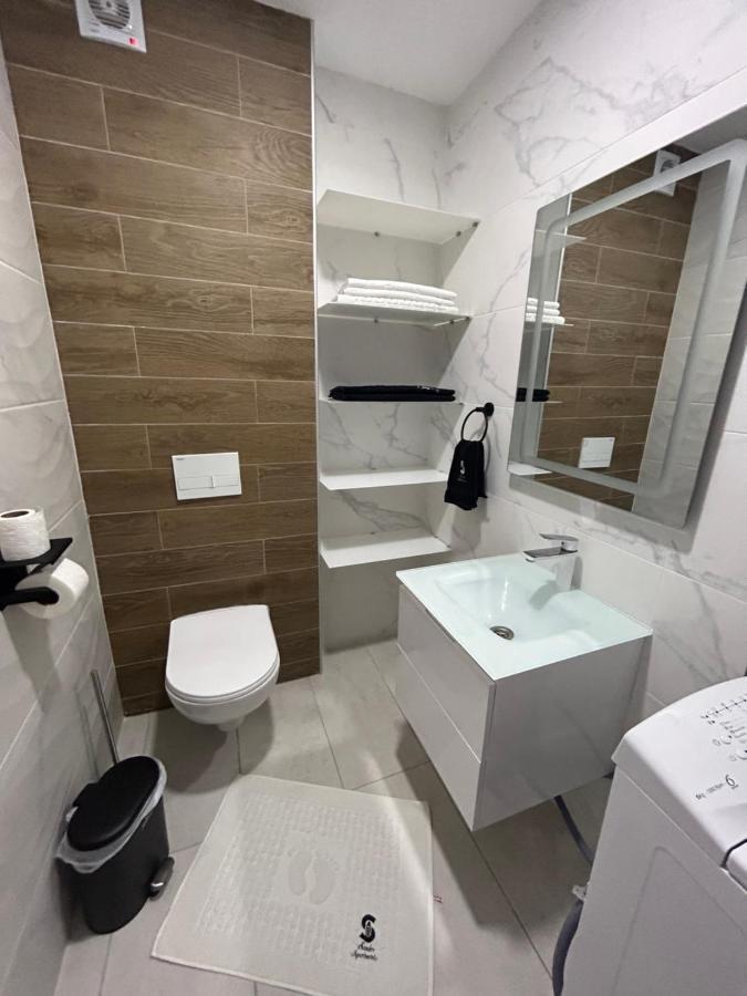 Sandev Apartments Black&White Stip Bagian luar foto