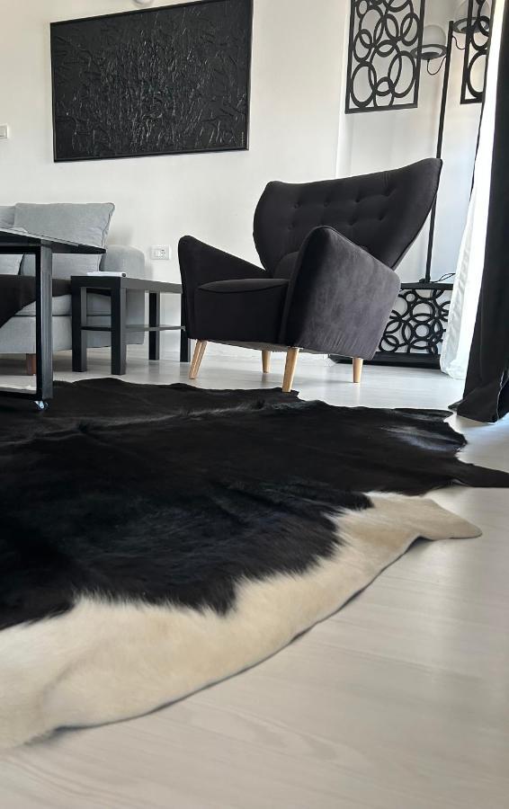 Sandev Apartments Black&White Stip Bagian luar foto