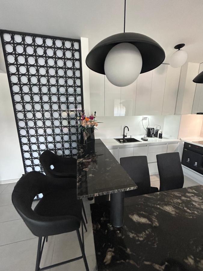 Sandev Apartments Black&White Stip Bagian luar foto